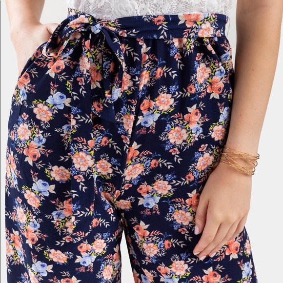 NWT Francesca’s Lacey Floral Jumpsuit - Picture 5 of 6